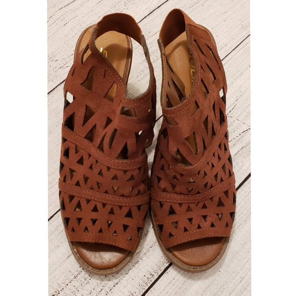 Soda Shoes - SODA Women's 8 Cut-out Block Heel Brown Sandals